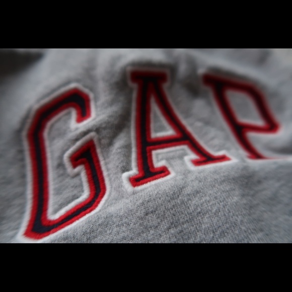 Gap hoodie. (M) - Picture 3 of 5